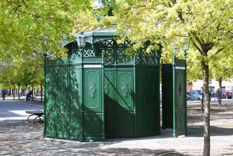 Berlin, green color, architecture, Octagon, coffee octagon, day, gendarmenmarkt, entrance, footpath, sunlight, built structure, nature, communication, garbage bin