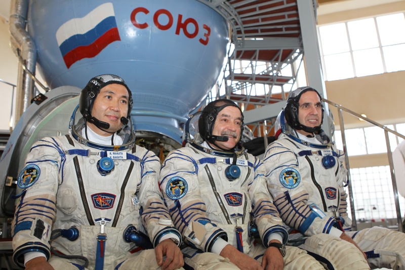 soyuz tma-11m, togetherness, richard mastracchio, blue, portrait, mikhail tyurin, young men, women, lifestyles, sport, mid adult, adult, young adult, looking at camera