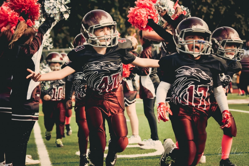 clothing, athlete, child, football players, uniform, real people, 5K, group together, group of people, outfit, stadium, boys, crowd, incidental people