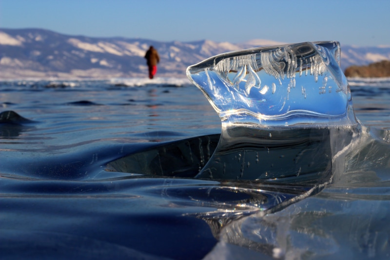mountain, glass, lifestyles, one person, men, adult, day, 5K, blue, waterfront, rear view, sky, landscape, food and drink, ice, Lake Baikal, lake, winter