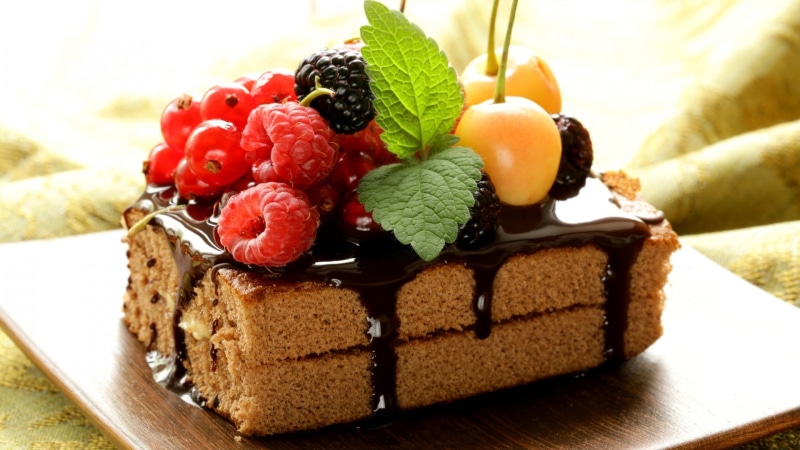 still life, cake, chocolate, focus on foreground, mint leaf - culinary, raspberries, ready-to-eat, raspberry, toppings, sweet food, food and drink, dessert