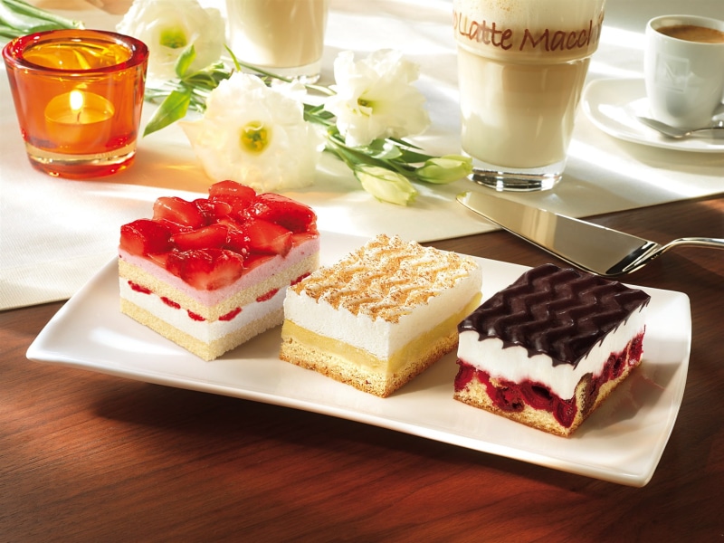 Cream, Cakes, Dessert, 1080P, Three, Strawberries, Different, Chocolate