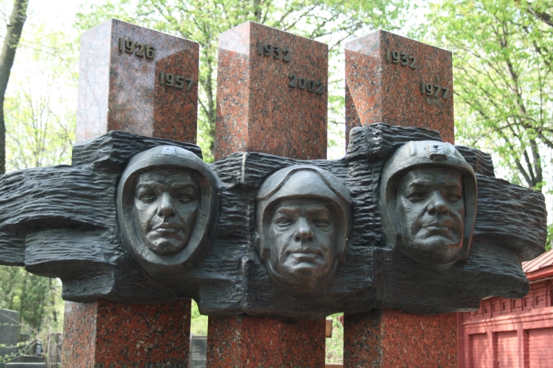 craft, sun, cosmonauts, moscow, no people, the past, building exterior, representation, government, novodevichys graveyard, marble, built structure, sculpture