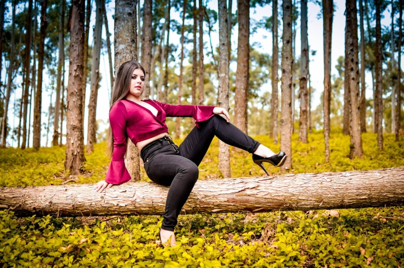 Casal, plant, women, land, one woman only, of, vitality, only women, jeans, tree, Fashion, green background, jogging, branch, design, females, relaxation Exercise