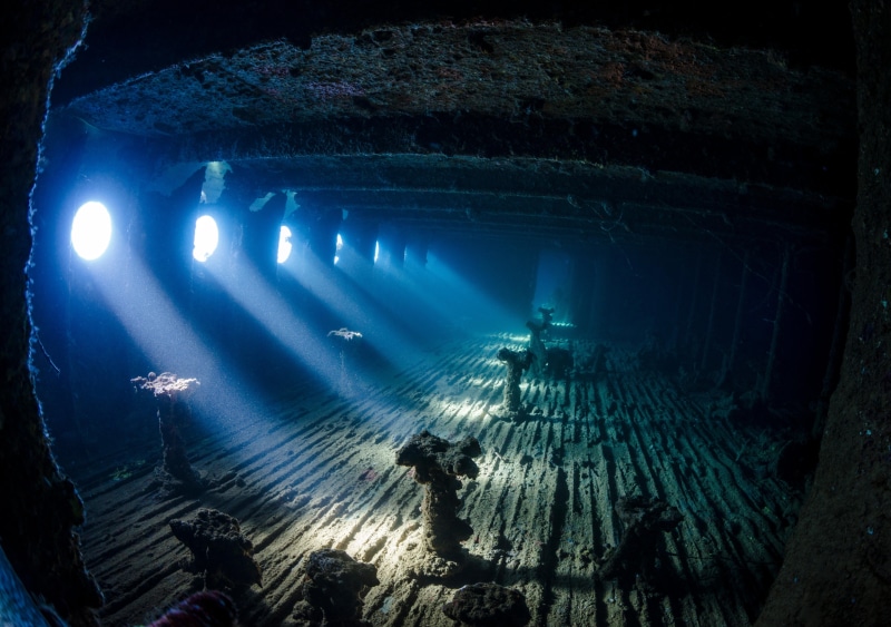 lifestyles, water, sun rays, group of people, arts culture and entertainment, wreck, movie, performance, sea, Nadya Kulagina, unrecognizable person, stage