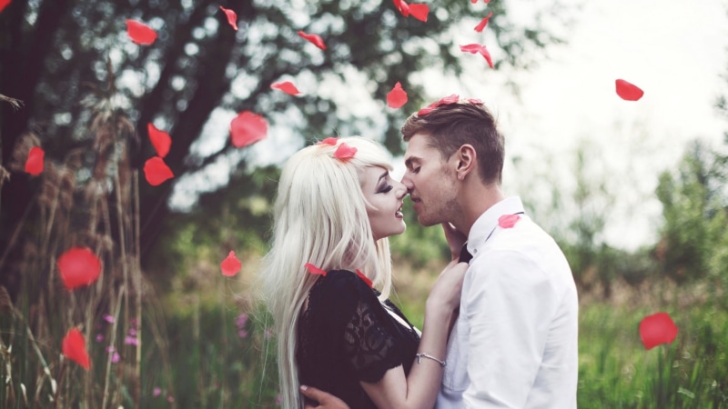 couple, lovers, women, outdoors, petals, 1080P, men