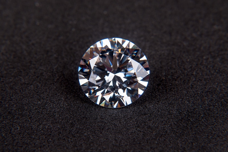 brilliant, jewel, precious, diamond, gemstone, 1080P, carat, crystal, luxury, faceted, gift, sparkle, engagement, round, gem, expensive, macro