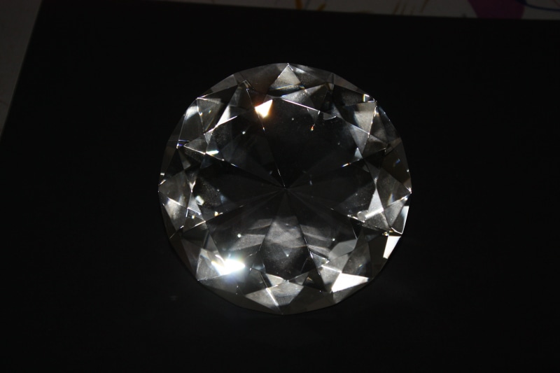 studio shot, jewellery, transparent, refraction, black, illuminated, reflection, round, no people, wealth, 4K, glass, diamond, background, black background