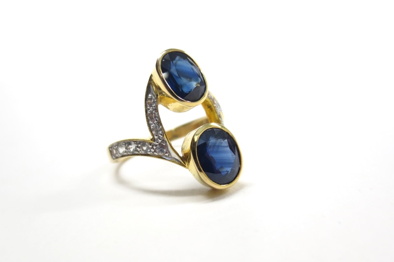 design, precious gem, close-up, blue, ornate, stone, metal, sapphire, luxury, 4K, double, personal Accessory, precious, gold chain, diamond ring, copy space
