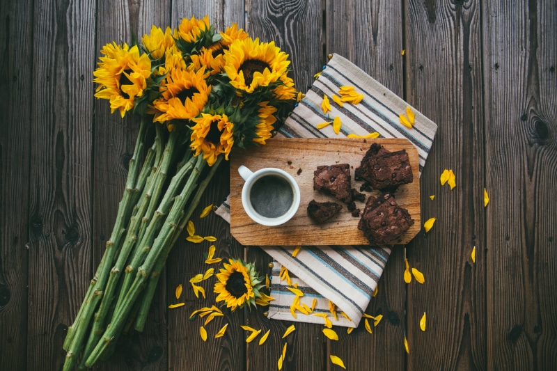 coffee mug, directly above, lay, wood - Material, board, ceramic, flower head, rectangular, sunflowers, food, nature, no people, indoors, bouquet, petal