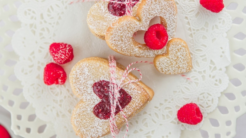 breads, no people, powdered sugar, sweet food, directly above, still life, strawberry, high angle view, raspberries, indoors, baked, freshness, cake, food