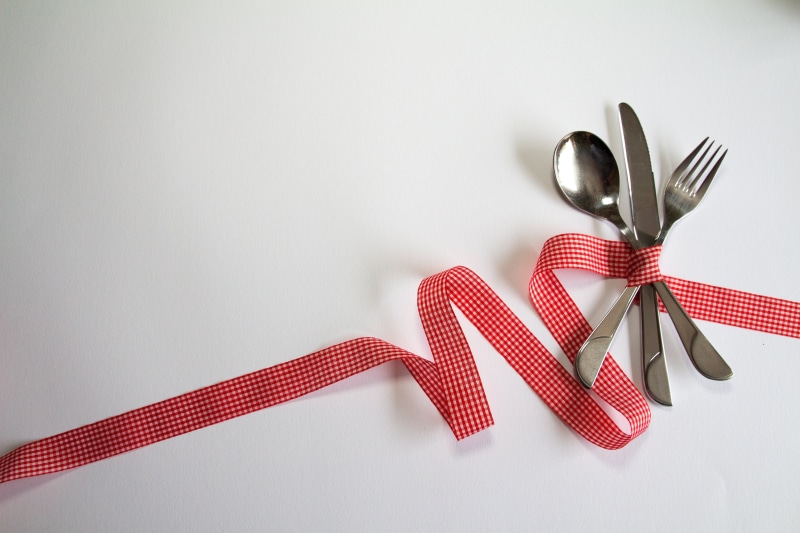 copy Space, table, emotion, white background, metal, ribbon - sewing item, ribbon, table Knife, celebration, kitchenware Department, still life, eating utensil