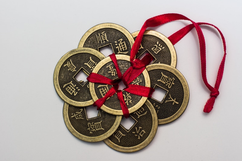 money, guidance, red, circle, feng shui, gold colored, bow, time, still life, gift, datailaufnahme, macro photo, indoors, no people, luck, lucky coins