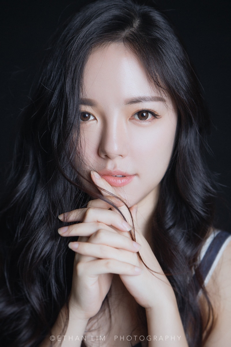 hand, Asian, black background, body part, studio shot, adult, black hair, brunette, human face, brown hair, fashion, women, portrait, 1080P, long hair