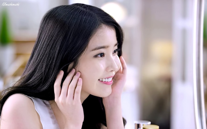 indoors, focus on foreground, oriental, lifestyles, young adult, women, kpop, korean, young women, straight hair, black hair, one person, asian, happiness