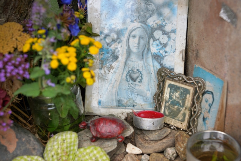 walk, son, art and craft, candle, mother, tower, food, outlook, plant, still life, wood, gift, image, construction, italy, baby, old, representation, altar