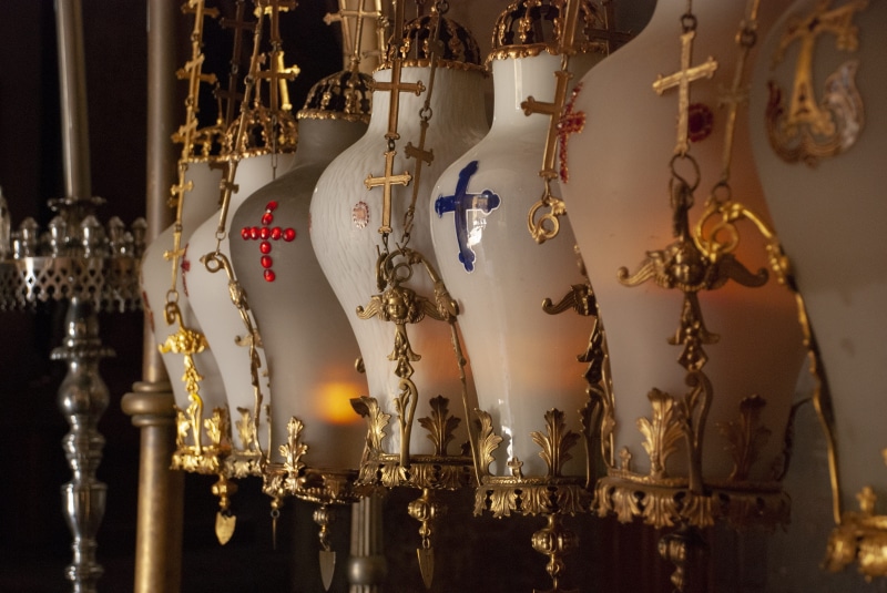 place of worship, tourist, jerusalem, built structure, architecture, building, creativity, ceiling, indoors, luxury, religion, chandelier, retail display