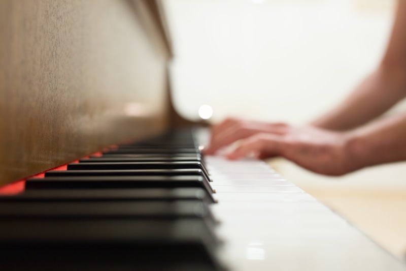 key, learning, human body part, people, arts culture and entertainment, indoors, adult, pianist, human limb, hobbies, musical equipment, finger, musical Instrument