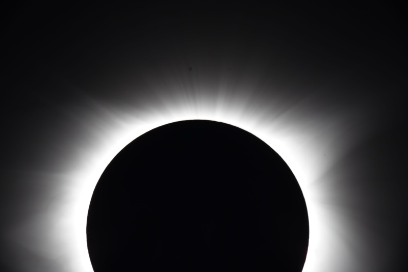 5K, illuminated, beauty in nature, black background, geometric shape, photography, sun flare, selective, no people, natural phenomenon, focus, nature