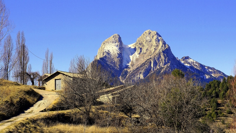 snowcapped mountain, Pedraforca, high mountains, peaceful, pyrenees, beauty in nature, built structure, chain of the pyrenees, clear sky, snow, outdoors