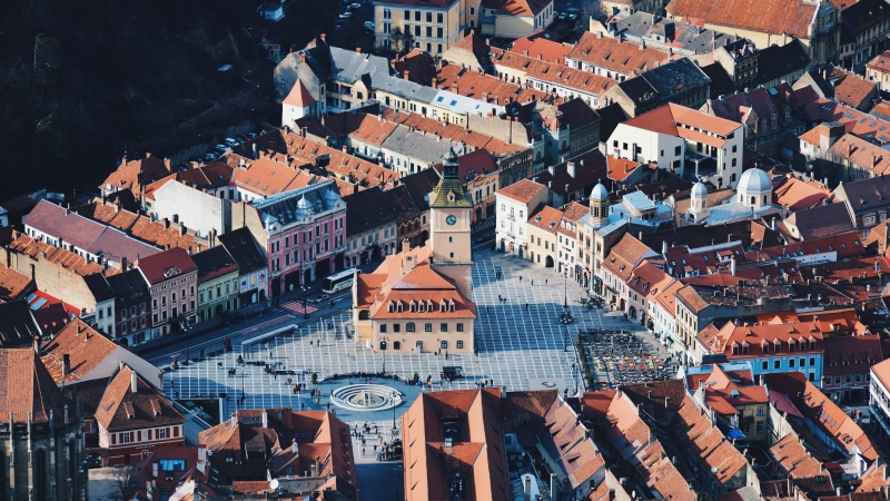 residential district, old town, building, romania, 5K, crowded, scenery, tile roof, day, townscape, landscape, crowd, piata sfatului, building exterior
