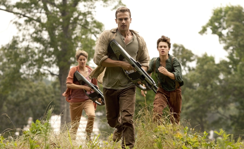 run, Tris, making power, 2K, Beatrice Prior, rebels, kriss, Caleb Prior, Insurgent, Divergent 2, insurgents, forest, wanted, Four, Shailene Woodley, girl
