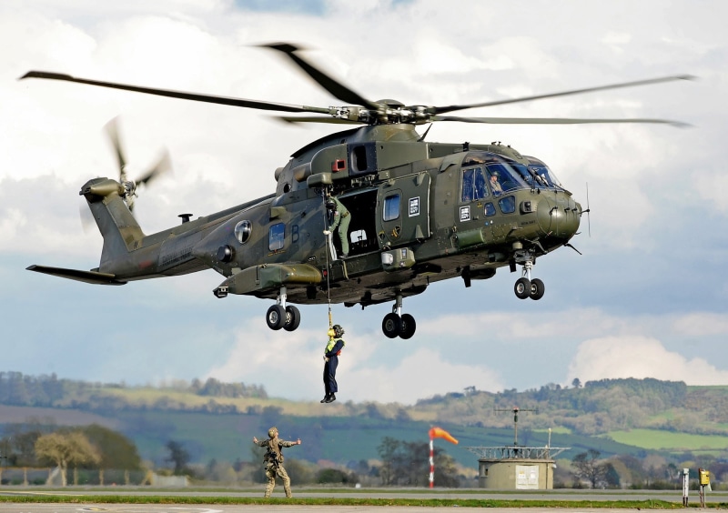 1080P, AgustaWestland AW101, sky, Royal Navy, cloud, uniform, Merlin, kumo, gun, seifuku, pearls, rifle, weapon, soldier, AgustaWestland AW101 " Merlin"