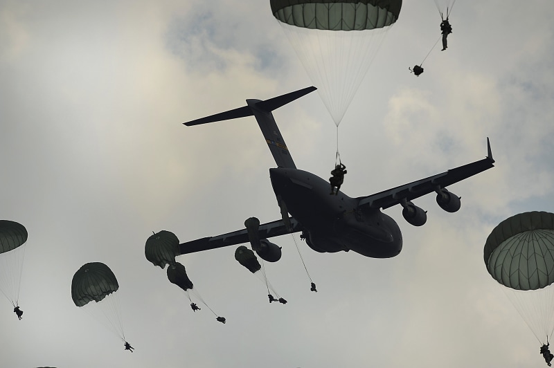 commercial Airplane, South Caroli, C-17, helicopter, c, mid-air, airshow, aerospace industry, government, nature, air, airmen, flying, a C, dropped, air force