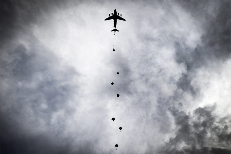 american, cloud - sky, parachutists, mode of transportation, training, parachute, transportation, low angle view, outdoors, cloudy, military, airborne