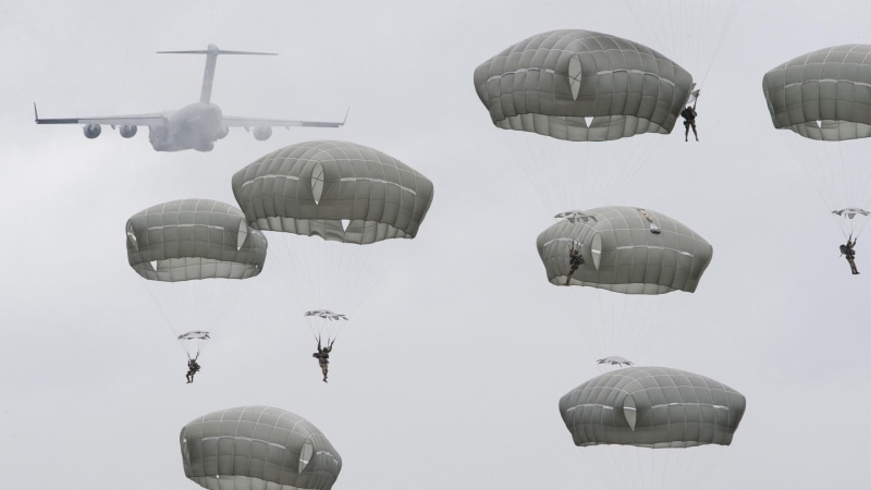 Paratroopers, 4th infantry brigade, US army, Airborne, 25th Infantry Division, Spartan, parachute landing, 1080P, 4th Brigade Combat Team