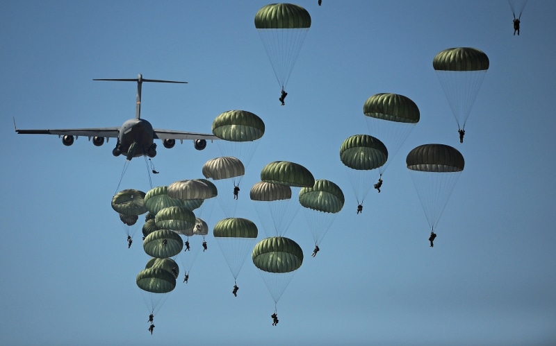 daytime, ballooning festival, hanging, plane, parachutists, floating, hot air balloon, jumping, 2K, extreme sports, mid-air, air, canopy, military, parachuting