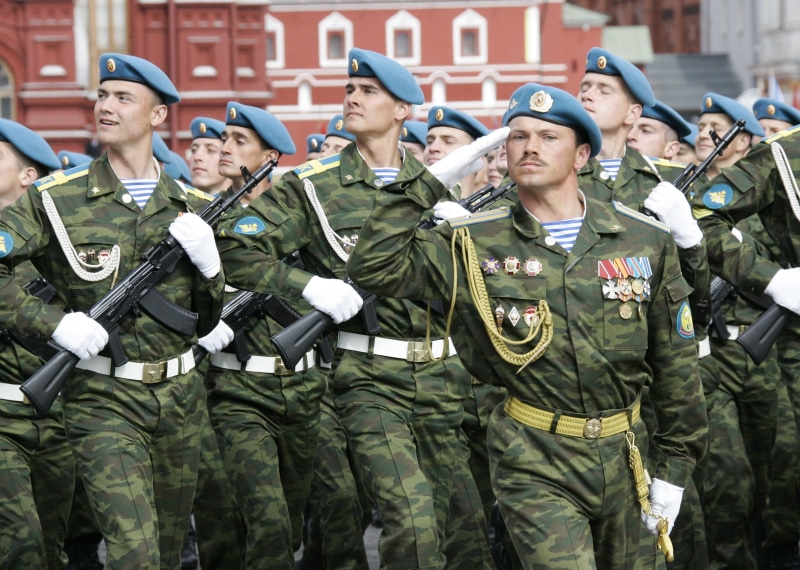 crowd, government, three quarter length, 2K, building, uniform, armed forces, holiday, army, day, brown, men, military, outdoors, near, people, russian airborne troops