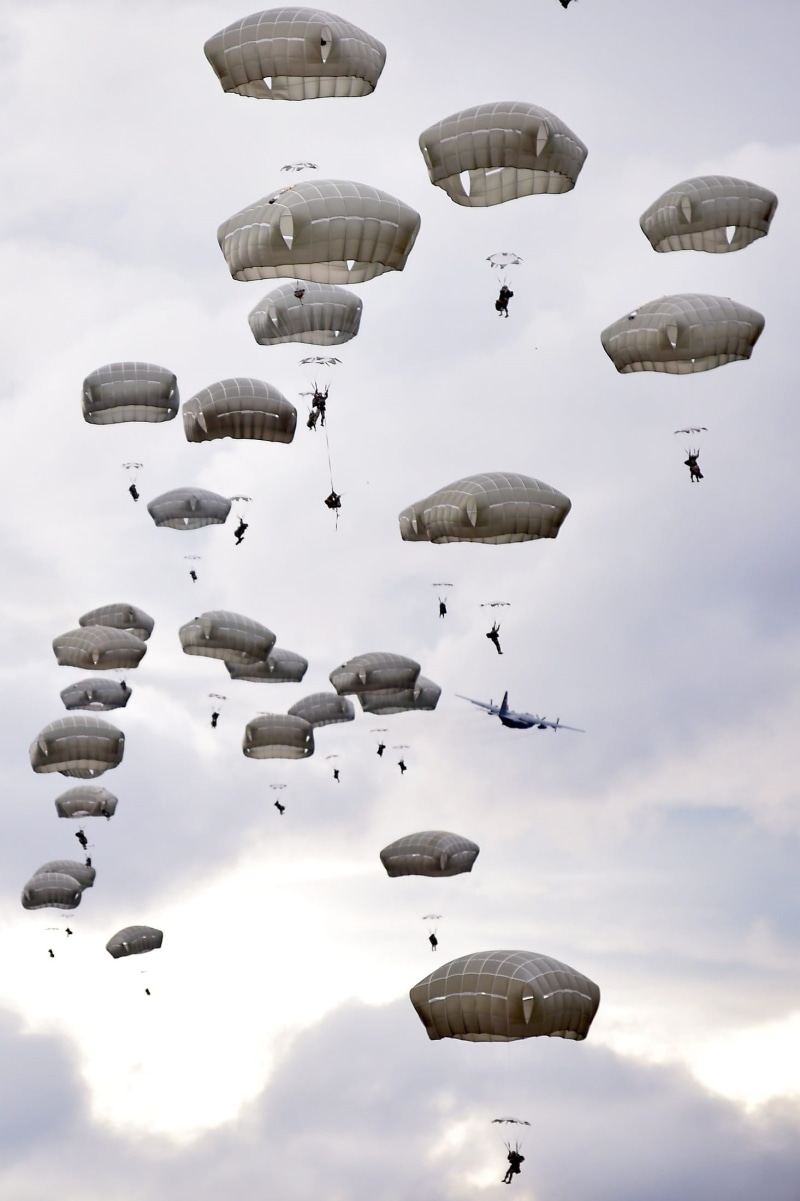 sport, sky, parachuting, nature, mode of transportation, american, canopy, large group of objects, transportation, extreme sports, air, floating, government