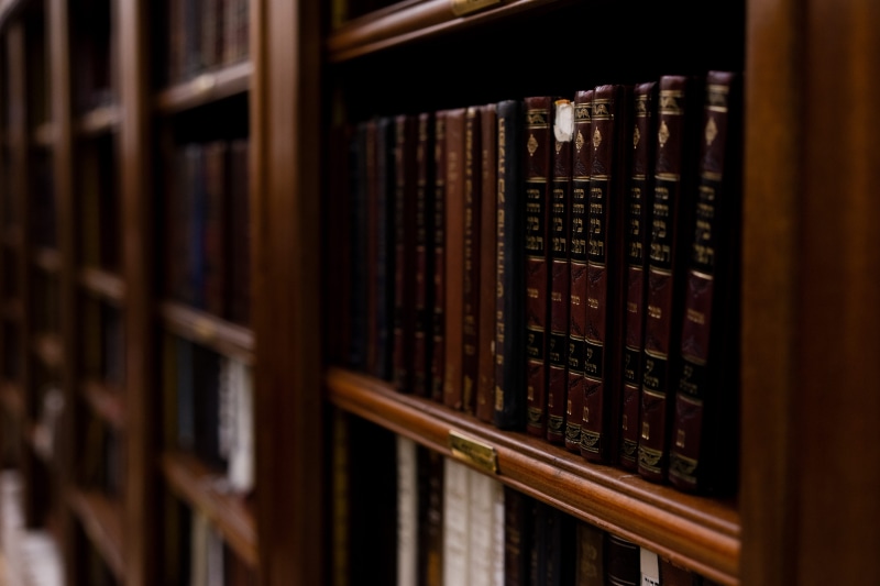 bible, selective focus, antique, no people, 5K, hardwood, abundance, close-up, wood, variation, bookstore, bookshelf, indoors, wood - material, brown