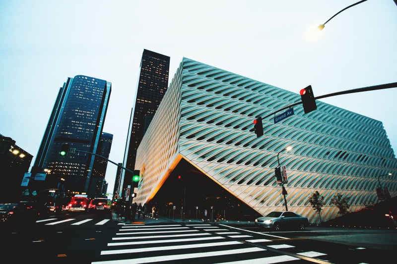 crosswalk, tall - high, city, modern, street light, road, daytime, traffic lights, city life, white, architecture, concrete, transportation, built structure