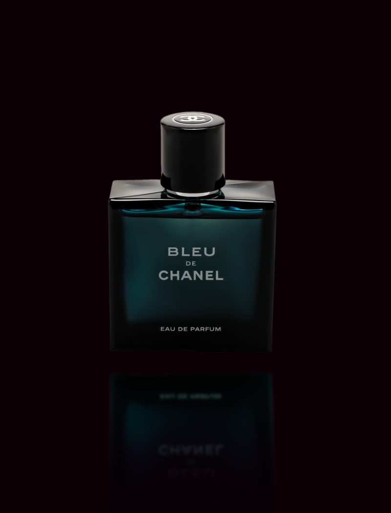 black background, number, non-western script, western script, copy space, parfum, single object, studio shot, still life, text, no people, de, eau, bottle