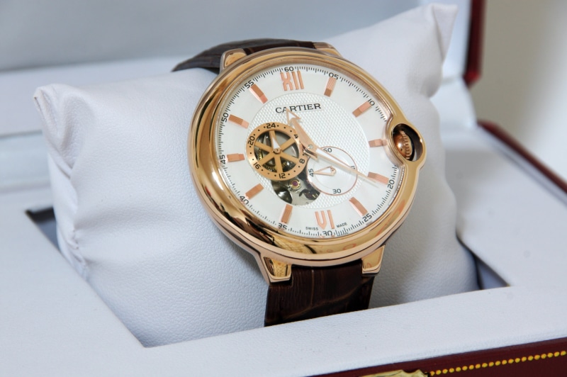focus on foreground, table, leather, 4K, cartier, pocket watch, close-up, wristwatch, luxury, white, number, instrument of time, mechanical, clock face