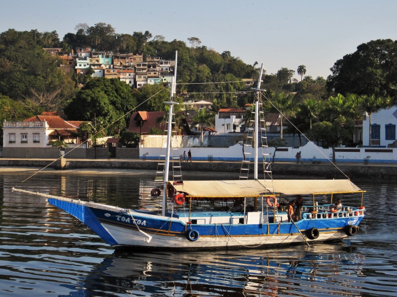 outdoors, favelas, built structure, nature, guanabara bay, stadtviertel of rio, architecture, moored, harbor, tree, mode of transportation, paquetá island