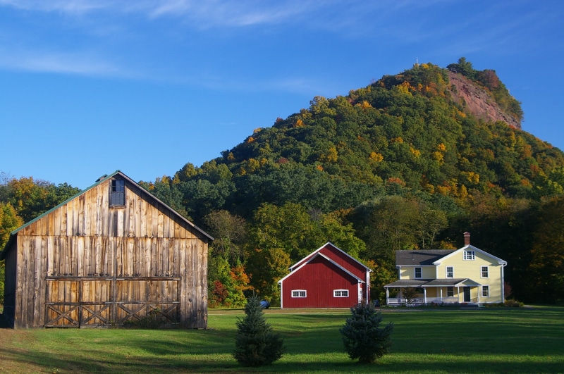 mountain, building exterior, grass, nature, sugarloaf mountain, house, landscape, sugarloaf, architecture, agricultural building, built structure, foliage