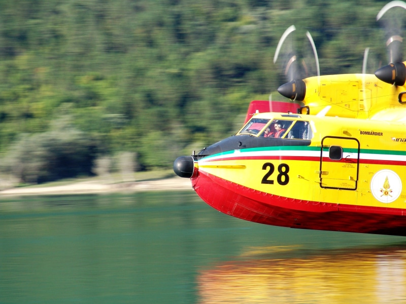 float, plane, transport, flight, outdoors, water, land, car, blurred motion, on the move, ditching, take off, vigilidelfuoco, park, sky, reflection, day