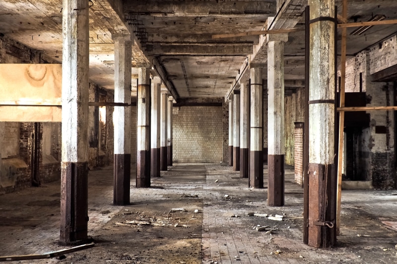 destroyed, dirt, lost places, dirty, transient, weathered, run-down, factory building, creepy, graffiti, ruin, colonnade, flooring, decay, dark, atmosphere
