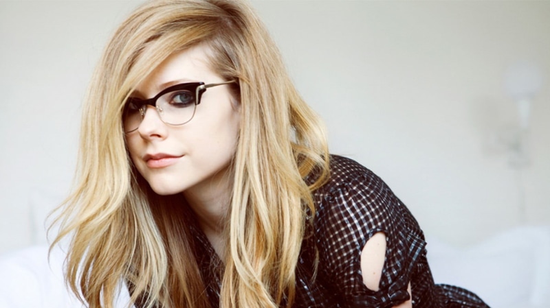looking at camera, women, young women, beauty, portrait, real people, blond hair, hairstyle, headshot, eyeglasses, blouses, hair, long hair, one person