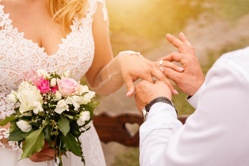 close, wedding, husband, hand, bouquet, married, wedding dress, put, celebration, ceremony, love, women, event, flower arrangement, newlywed, flowering plant