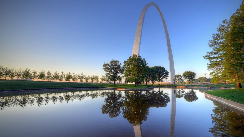 grass, architecture, trees, reflection, monument, Missouri, Gateway Arch, 1080P, St. Louis, landscape, sky, USA, nature, water