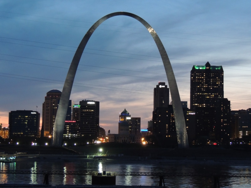 gateway arch, arch at night, tower, nature, sky, night time arch, skyscraper, urban skyline, twilight, mississippi, illinois, st louis, gateway, st louis arch