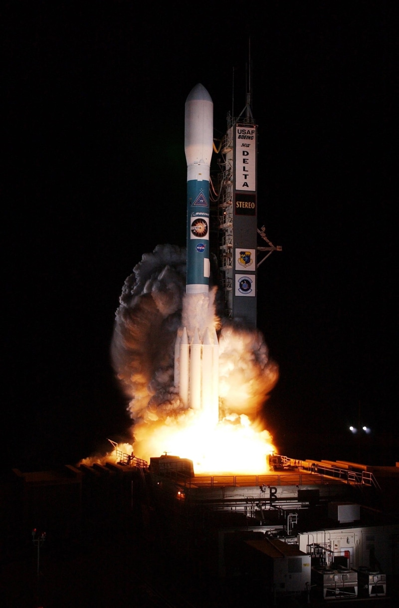 discovery, spacecraft, technology, arts culture and entertainment, smoke - physical structure, factory, rocket, launch, exploration, pollution, motion