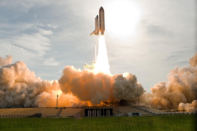 smoke - physical structure, fire, lift off, outdoors, burning, building exterior, launching, launch, fire - natural phenomenon, space Shuttle, sunlight