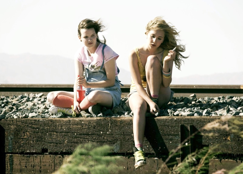 beautiful woman, plant, movies, young women, people, lifestyles, portrait, friendship, women outdoors, Juno Temple, sky, togetherness, 1080P, two women