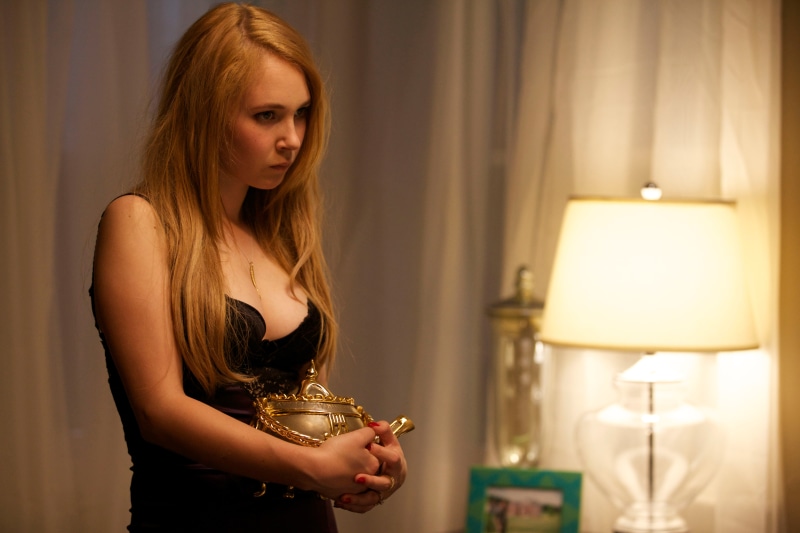 Juno Temple, jar, woman, 5K, holding, Teapot, The Brass Teapot, brown