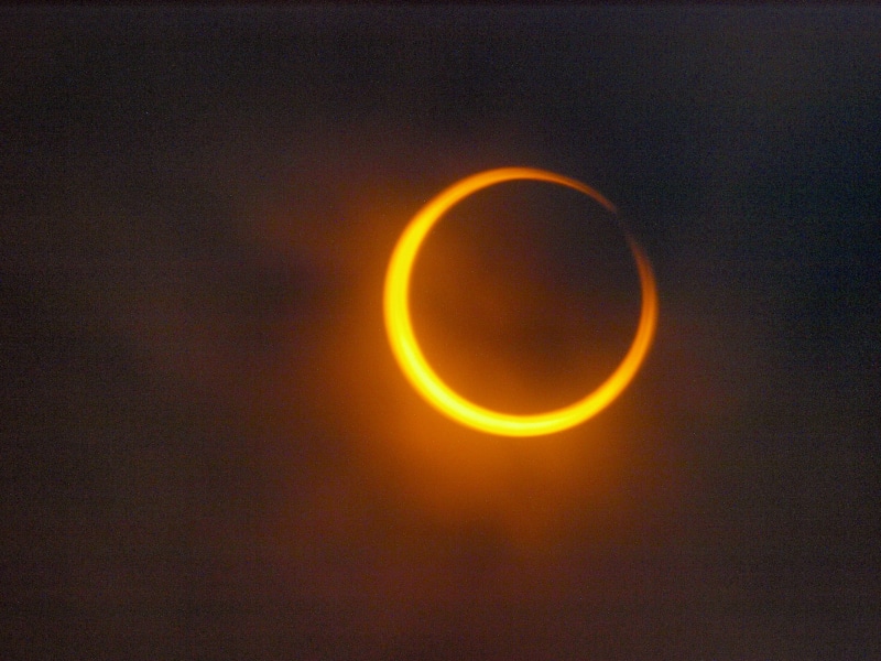 natural phenomenon, circle, night, shiny, Show, orange color, moon, glowing, dark, eclipse, halo, heat - Temperature, astronomy, copy space, motion, beauty in nature